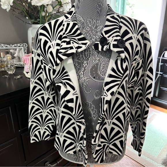 Chico’s Black White Geometric Button Knit Jacket Sz 1 (M/L) Statement Print - Picture 7 of 12